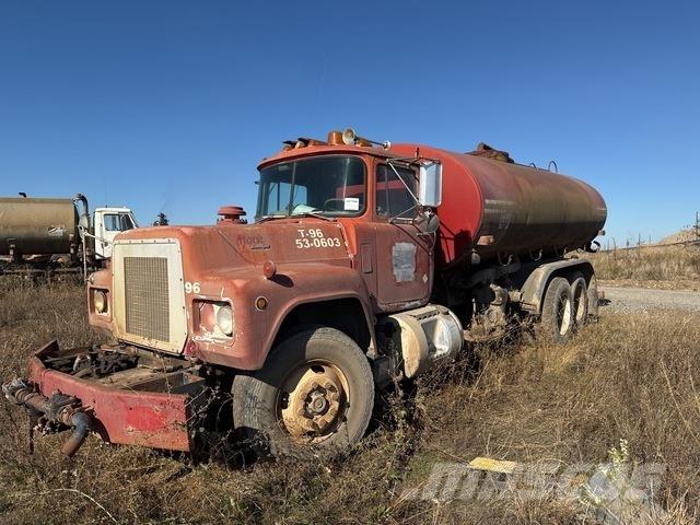 Mack R688ST Поливальні машини