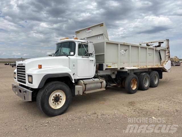 Mack RD60 Снігоочищувальні ножі та плуги