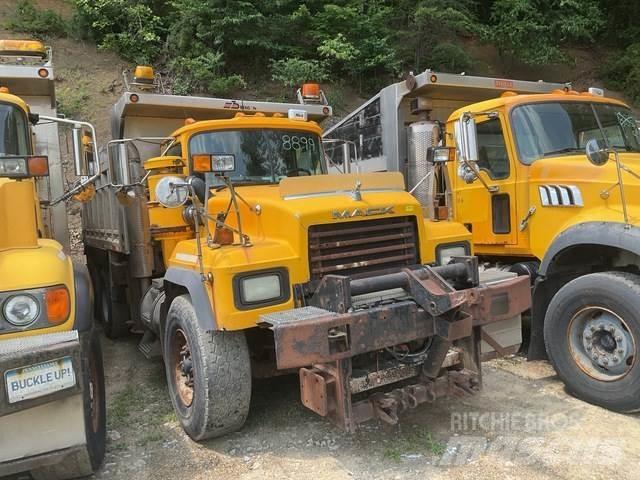 Mack RD600 Снігоочищувальні ножі та плуги