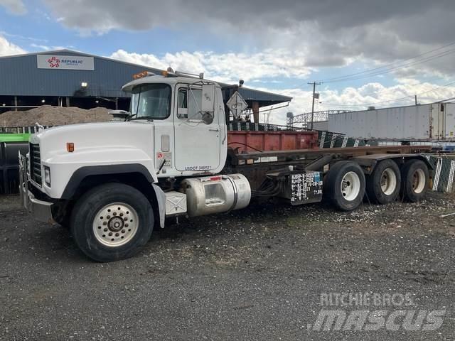 Mack RD688S Скіпові навантажувачі