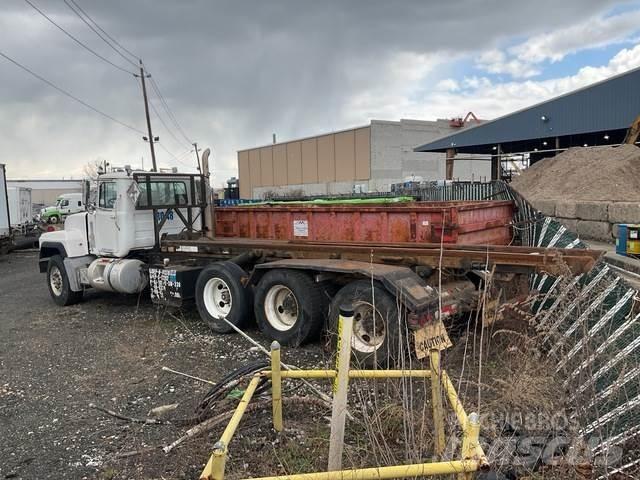 Mack RD688S Скіпові навантажувачі