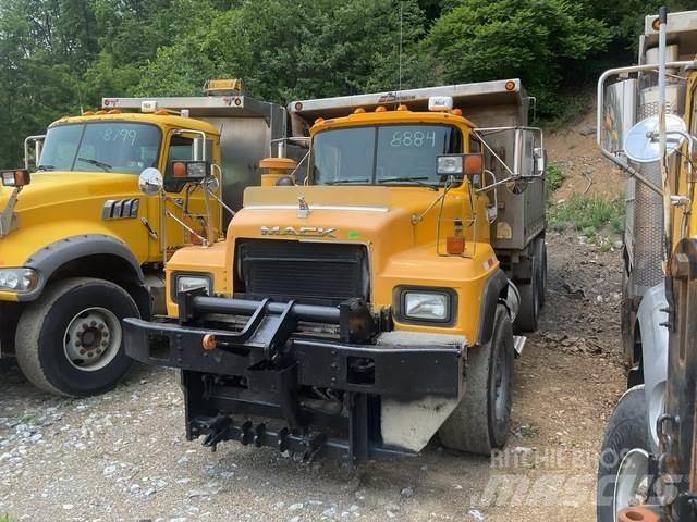 Mack RD688S Розсіювачі солі та піску