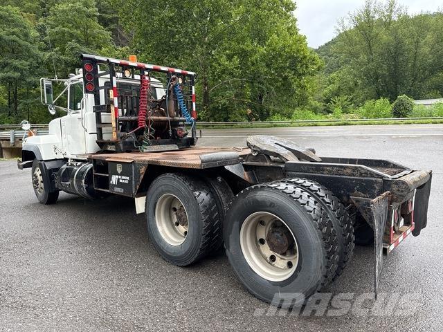 Mack RD688S Вантажівки-платформи/бокове розвантаження