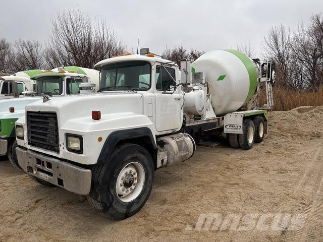 Mack RD690S Вантажівки / спеціальні
