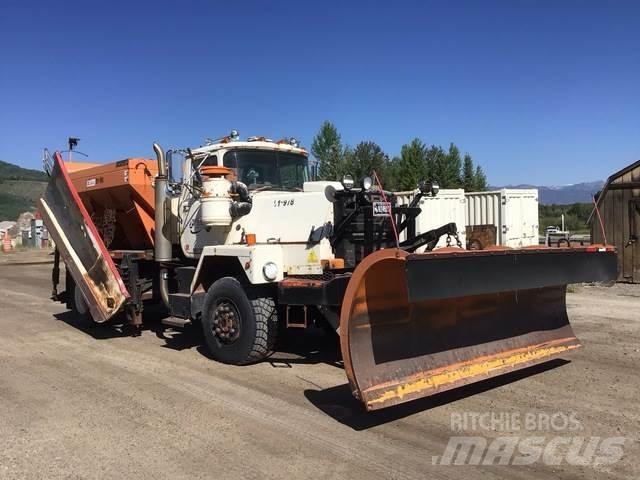 Mack RM6 Снігоочищувальні ножі та плуги