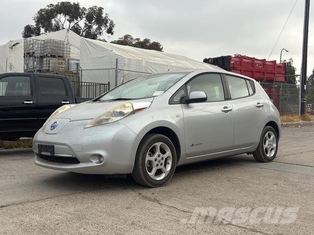Nissan Leaf Автомобілі