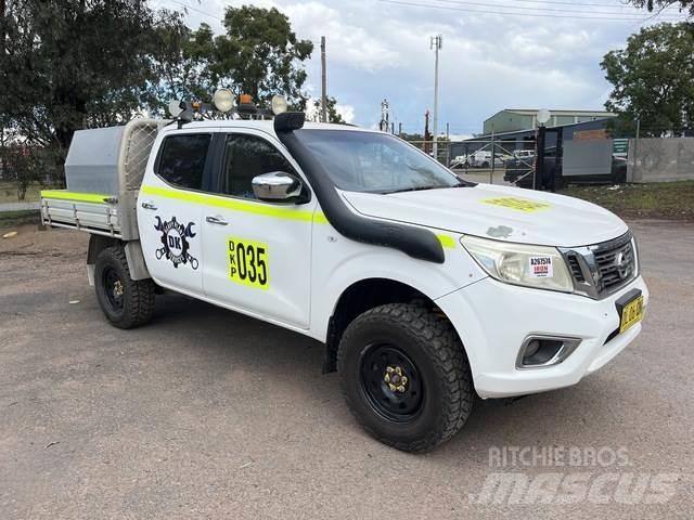 Nissan Navara Пікапи / Бічне розвантаження
