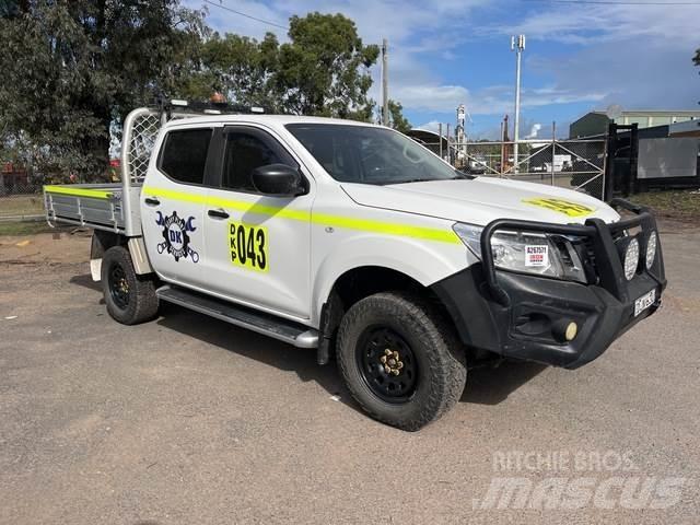 Nissan Navara Пікапи / Бічне розвантаження