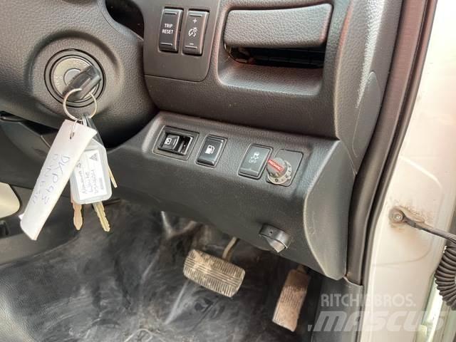 Nissan Navara Пікапи / Бічне розвантаження