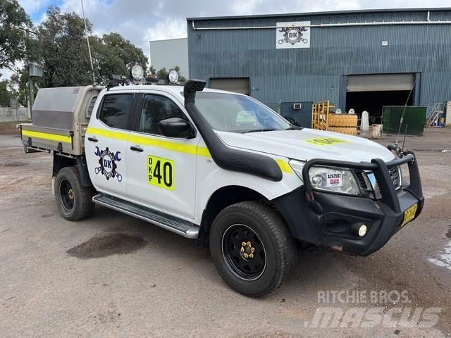 Nissan Navara Пікапи / Бічне розвантаження