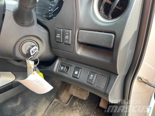 Nissan Navara Пікапи / Бічне розвантаження