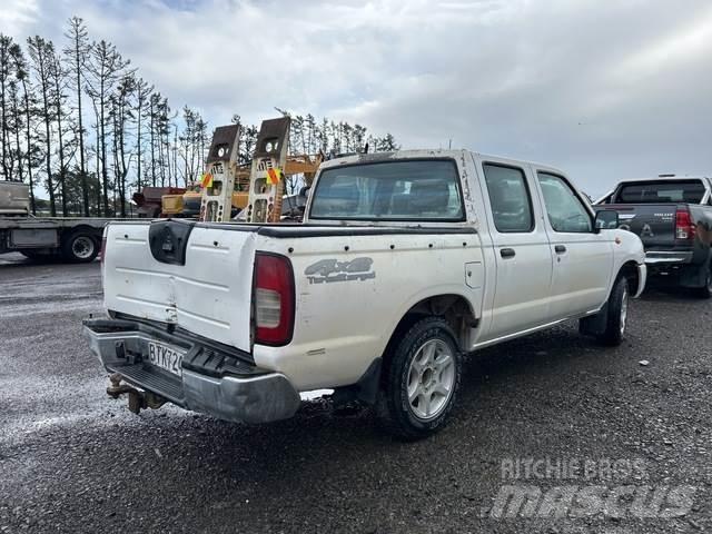 Nissan Navara Пікапи / Бічне розвантаження