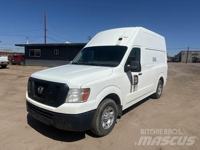 Nissan NV Панельні фургони