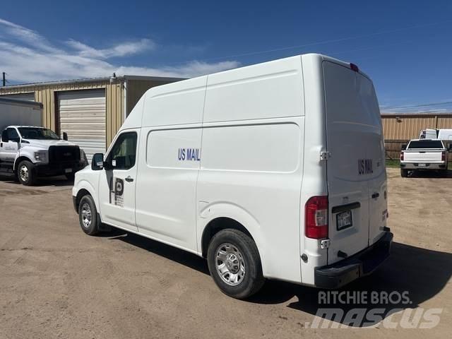 Nissan NV Панельні фургони