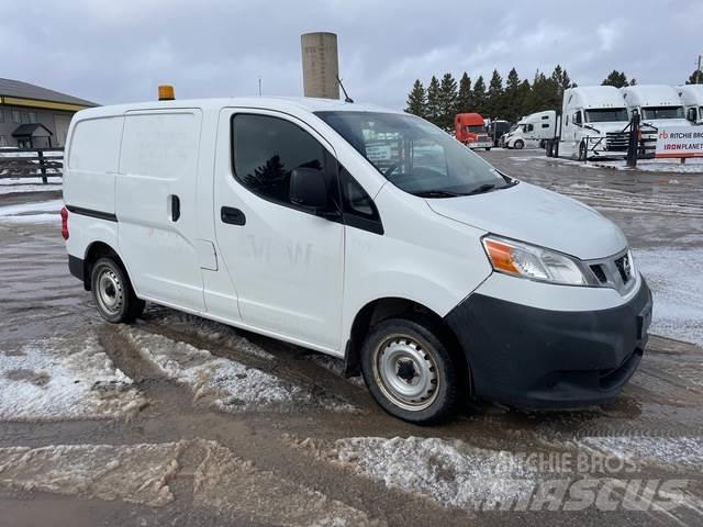 Nissan NV200 Панельні фургони