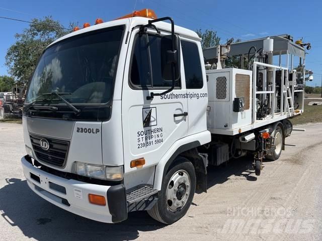 Nissan UD2300 Комунальні автомобілі / автомобілі загального призначення