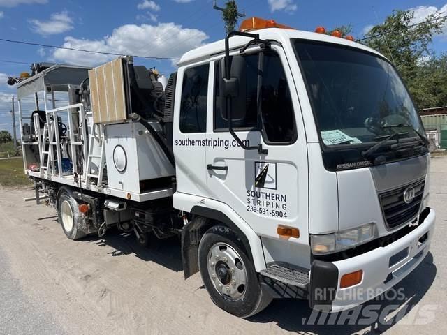 Nissan UD2300 Комунальні автомобілі / автомобілі загального призначення