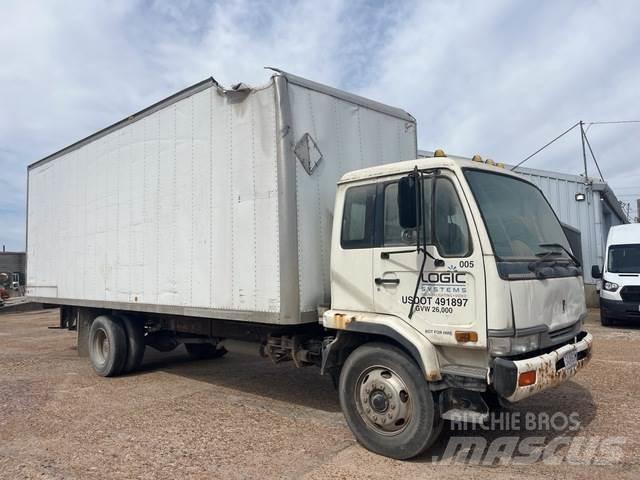 Nissan UD2600 Фургони