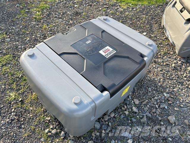 Olsen DD210 Паливні та присадочні баки