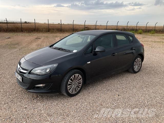 Opel Astra Автомобілі