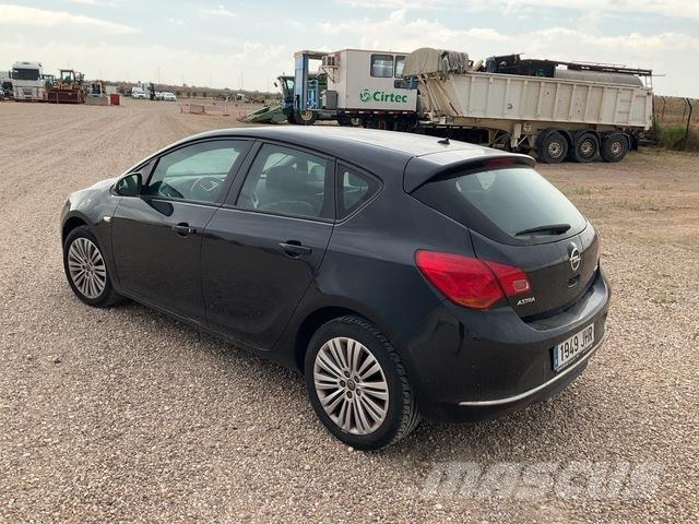Opel Astra Автомобілі