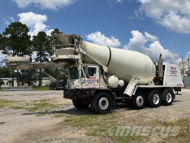 Oshkosh  Вантажівки / спеціальні