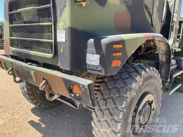 Oshkosh AMK23A1 Фургони