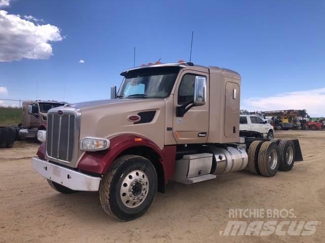 Peterbilt  Тягачі