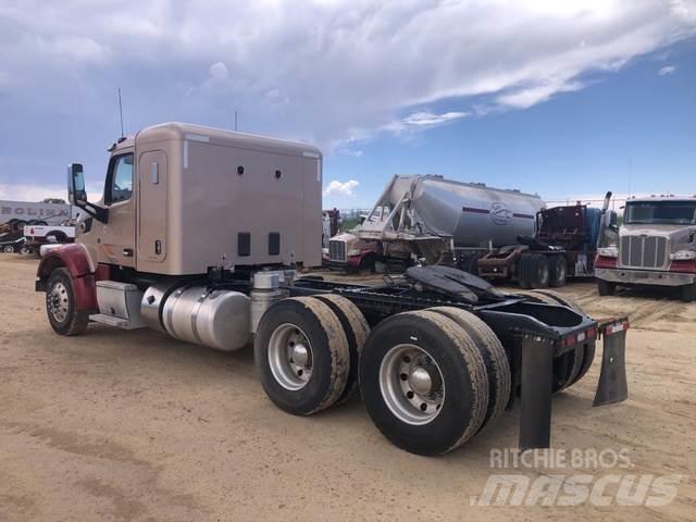 Peterbilt  Тягачі