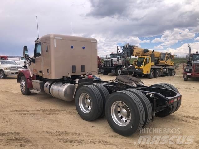 Peterbilt  Тягачі