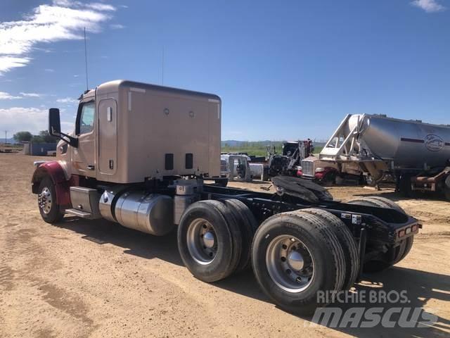 Peterbilt  Тягачі
