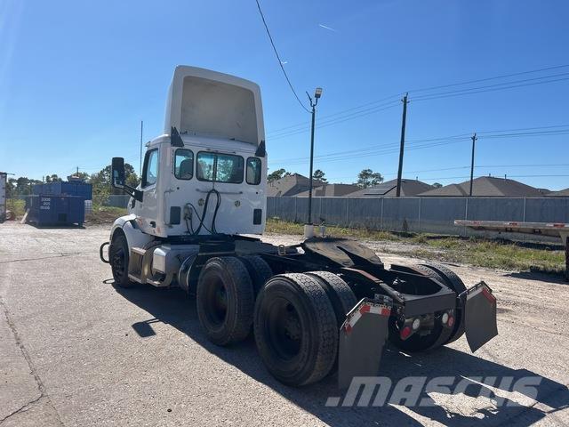 Peterbilt  Тягачі