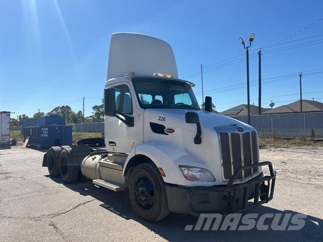 Peterbilt  Тягачі