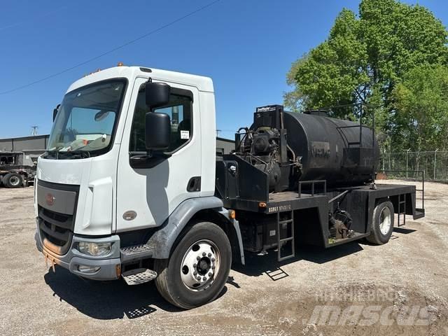 Peterbilt 220 Вантажівки / спеціальні