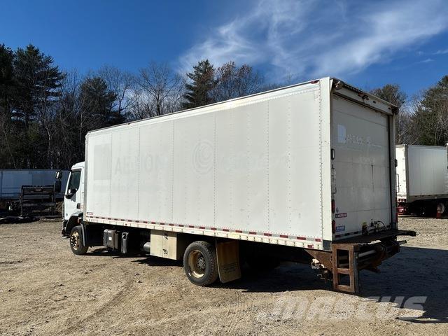 Peterbilt 220 Фургони