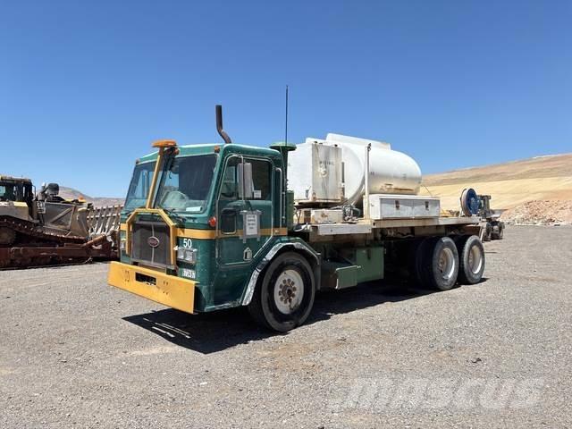 Peterbilt 320 Вантажівки-цистерни