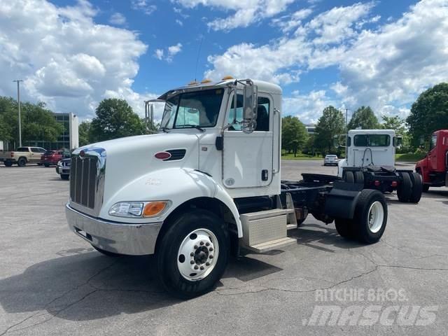 Peterbilt 337 Тягачі