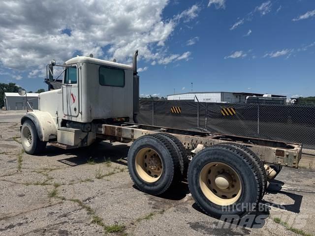 Peterbilt 357 Тягачі