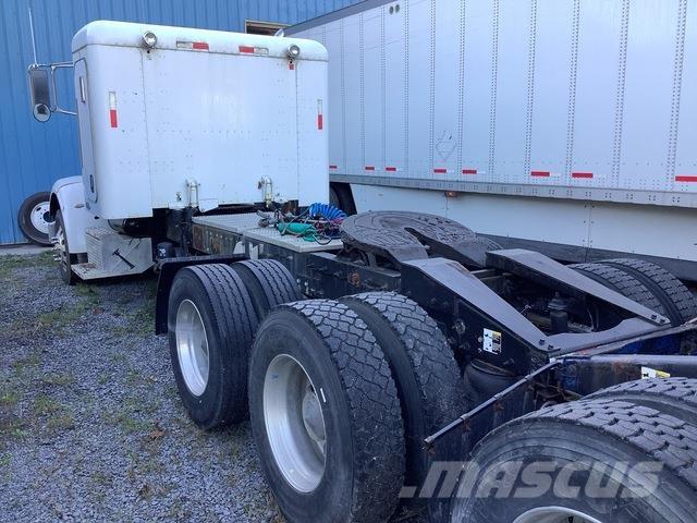 Peterbilt 365 Тягачі