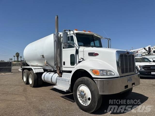 Peterbilt 382 Вантажівки-цистерни