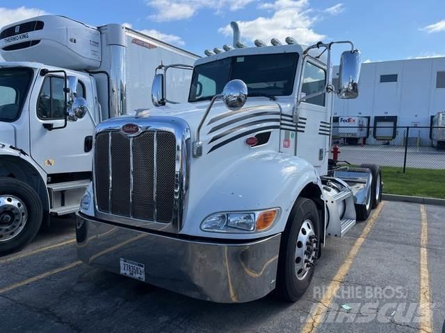 Peterbilt 384 Тягачі