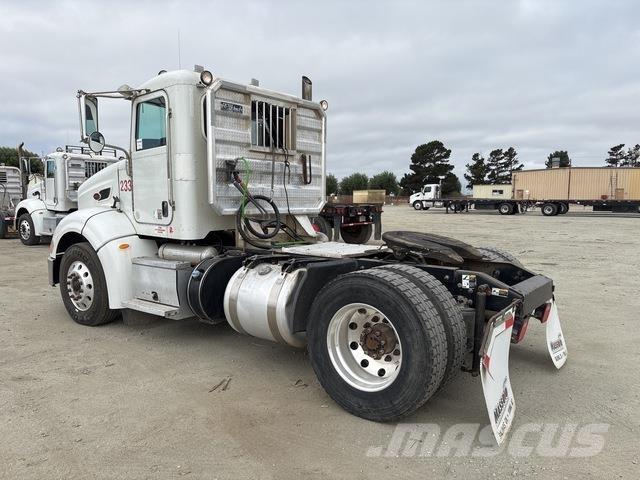 Peterbilt 384 Тягачі