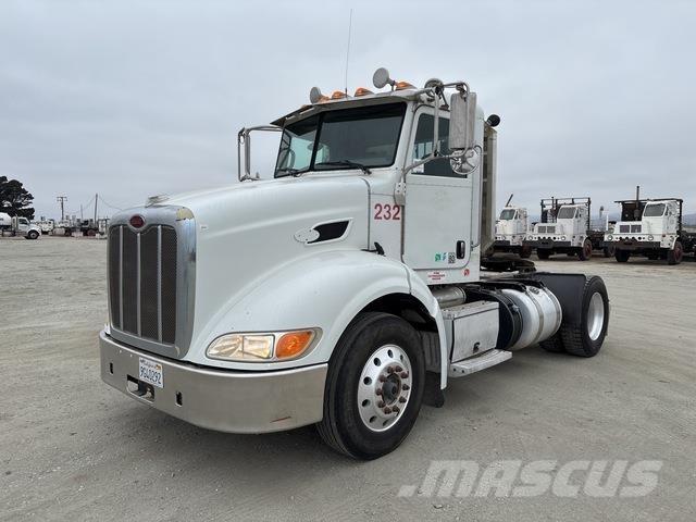 Peterbilt 384 Тягачі