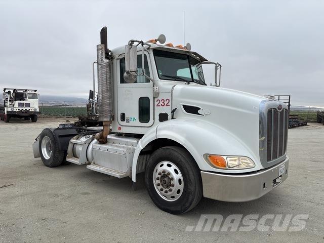 Peterbilt 384 Тягачі
