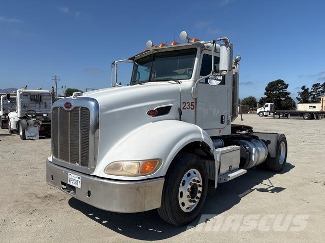 Peterbilt 384 Тягачі