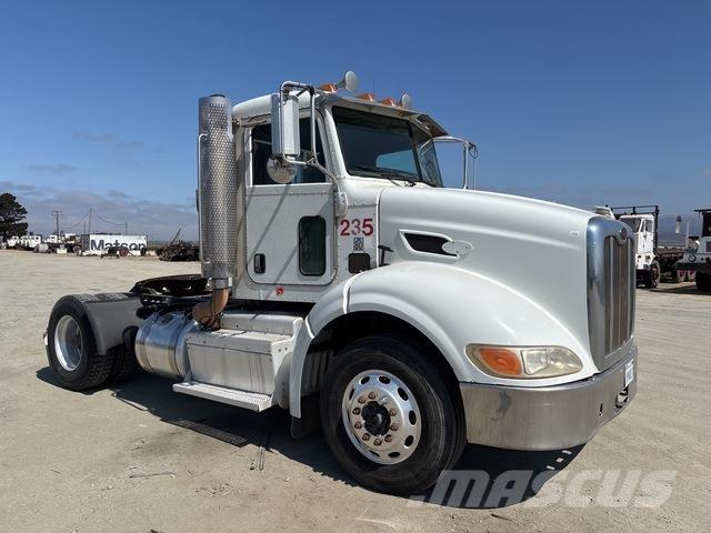 Peterbilt 384 Тягачі