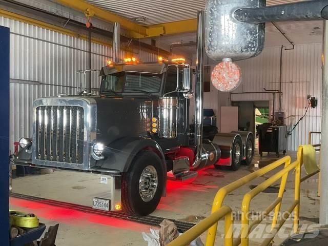 Peterbilt 388 Тягачі