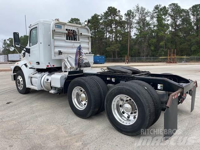Peterbilt 567 Тягачі