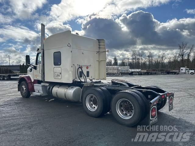 Peterbilt 567 Тягачі