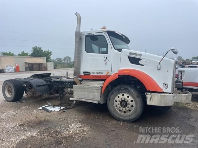 Peterbilt 567 Тягачі